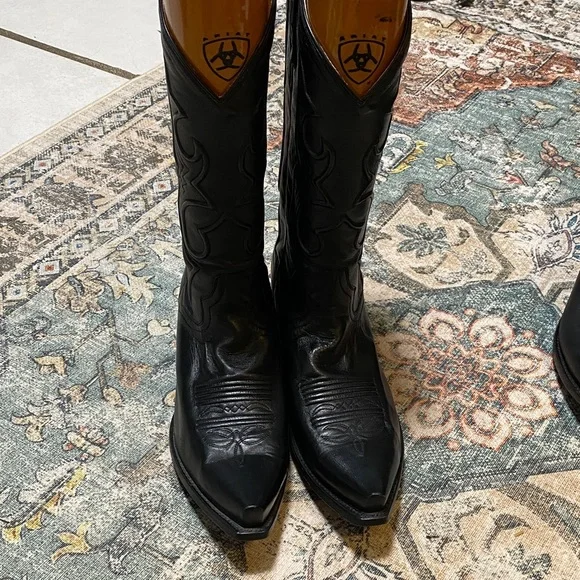 DanPost Black Leather Bexar Boots.
DP 2295 - Picture 1 of 8